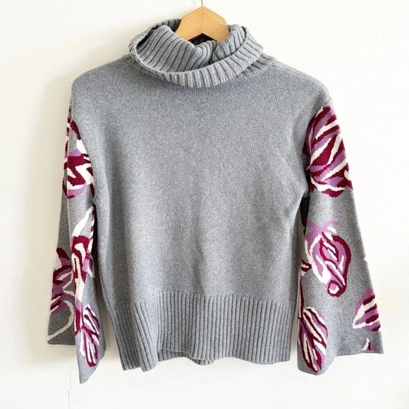 Cabi Eden gray floral flared sleeve turtleneck chunky sweater size medium - Picture 9 of 10